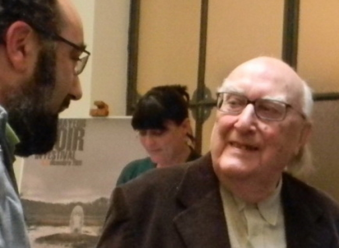 ... il momento in cui mi guarda come se avessi enormi orecchie verdi...